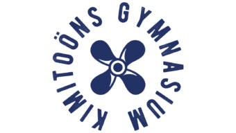Kemiönsaaren lukion logo, jossa lukion nimi ja sininen propelleri.