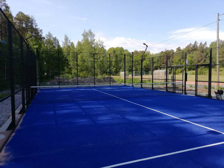 Taalintehtaan padelkenttä.